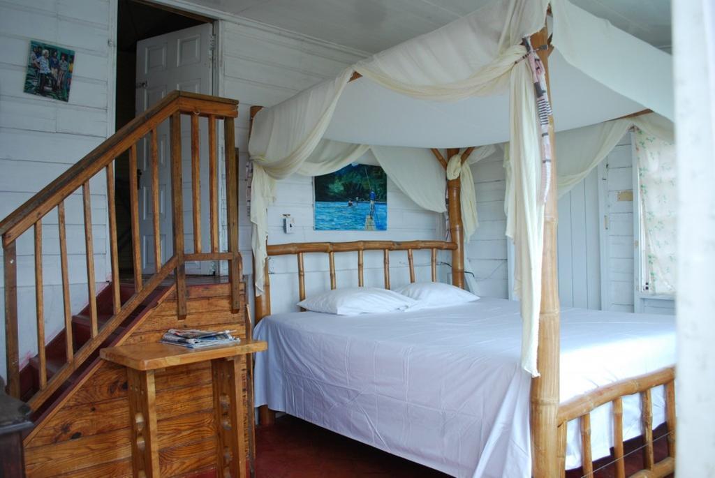 Mount Edge Guest House ポート・アントニオ エクステリア 写真