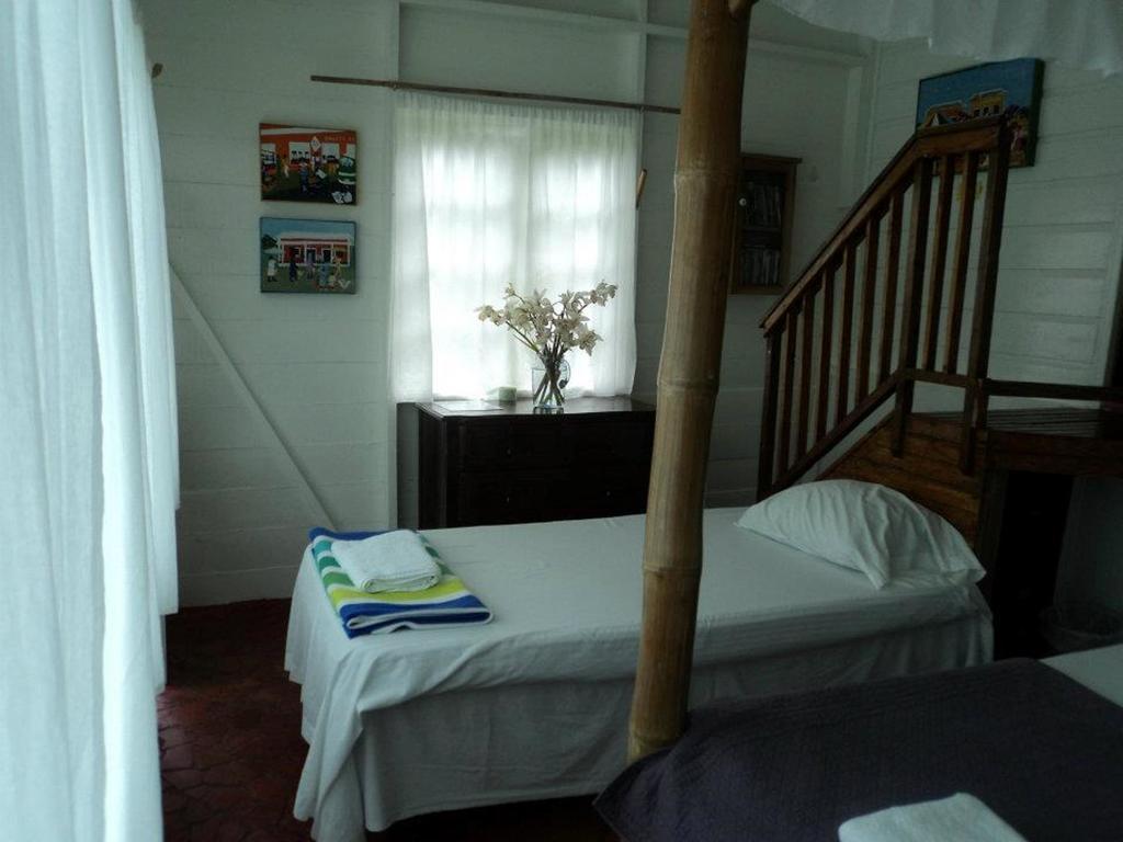Mount Edge Guest House ポート・アントニオ エクステリア 写真