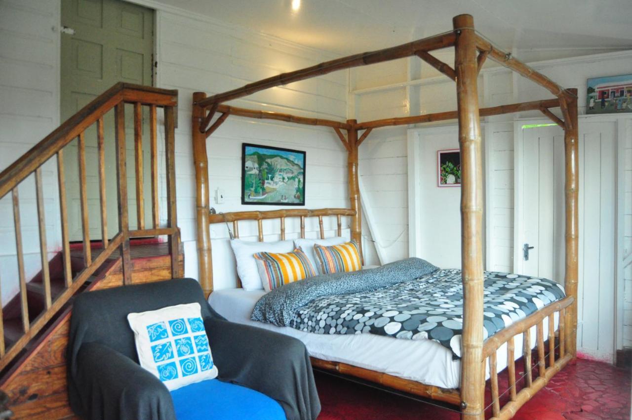 Mount Edge Guest House ポート・アントニオ エクステリア 写真